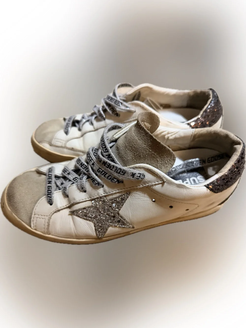 Golden Goose superstar size 37
